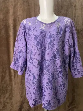 BLOUSE BRUKAT UNGU