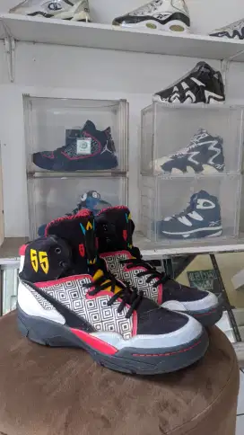 Sepatu Basket Adidas Mutombo OG