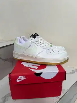 SEPATU SNEAKERS NIKE AIR FORCE ONE SMILE GLOW IN THE DARK 44