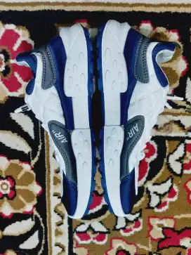 Sepatu Sneakers