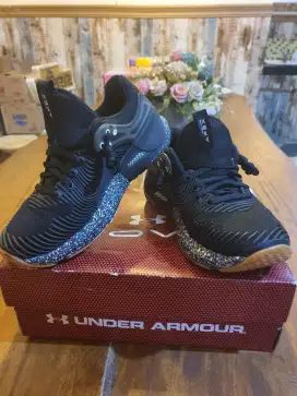 SEPATU UNDER ARMOUR ORI