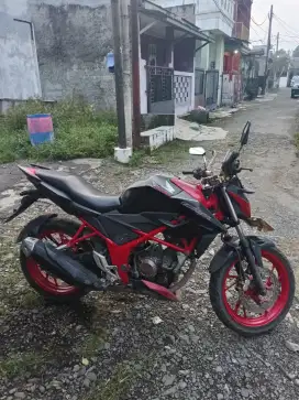 Motor Honda CB 150R / CB150R StreetFire hitam 2016