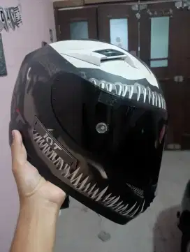 KYT k2r venom fullface