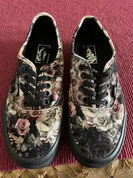Sepatu vans authentic