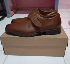 SEPATU CLARK ORIGINAL NO 41