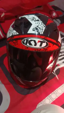 Helm KYT R10 bekas