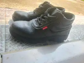 Sepatu safety merk backpacker