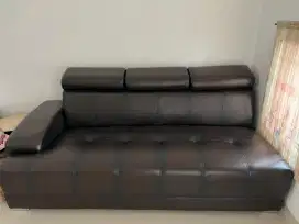 Sofa kulit coklat tua