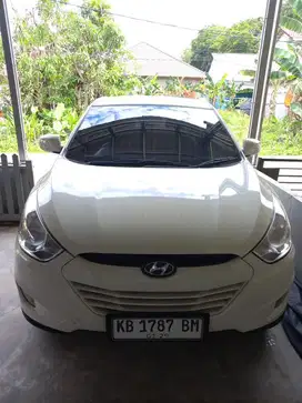 Hyundai tucson (putih)