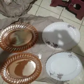 Piring besar buat sajian acara