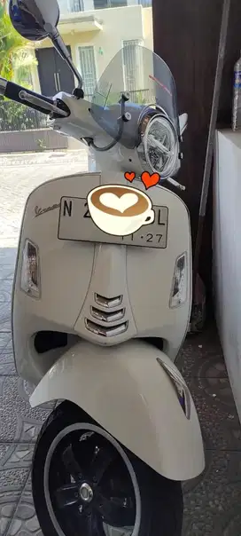 Vespa tahun 2022 mulus KM rendah