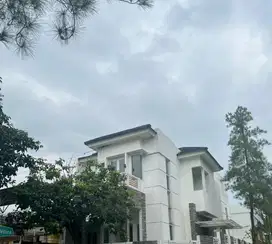 Disewakan Rumah Hoek Strategis Depan Taman Budaya Sentul City
