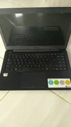 Laptop second Asus E402B