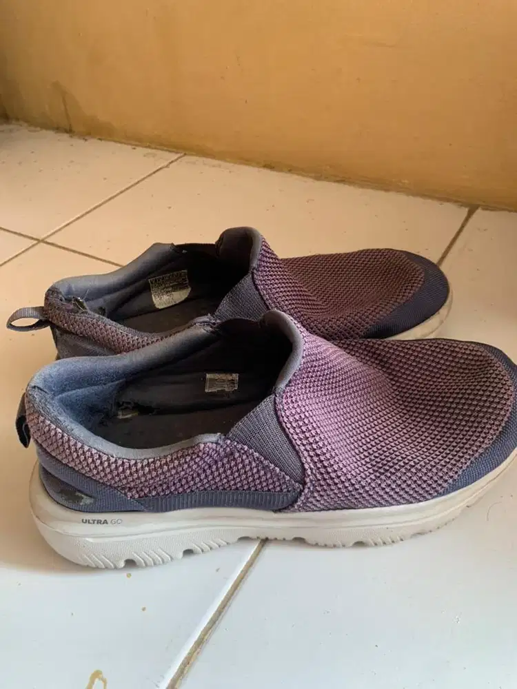 sepatu skechers