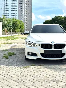 BMW 320i M sport Alcantara Low KM