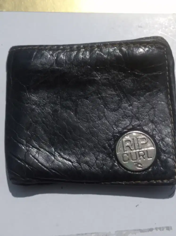 Dompet Merek : RIPCURL,