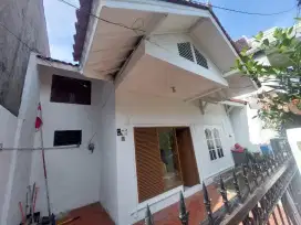 DISEWAKAN RUMAH ASRI.