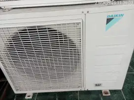 AC daikin 2 pk indoor outdoor