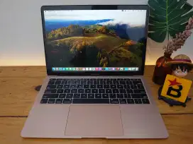 Macbook Air Retina 2019 Core i5  8/256 TouchID TrueTone Good Condition