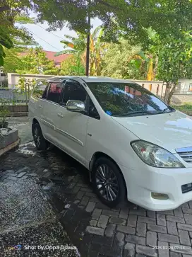 Innova  diesel metik 2011 putih