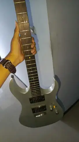 Gitar Custom Bekas Seperti Baru