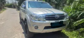 Toyota fortuner 2011 AT