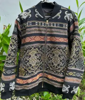 Jaket Tenun Pria - Tenun Sumba Hitam Aesthetic
