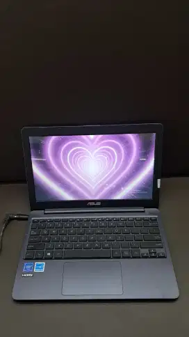 Laptop 1jtan – Windows 10 + Aplikasi Lengkap, aplikasi Siap Pakai!