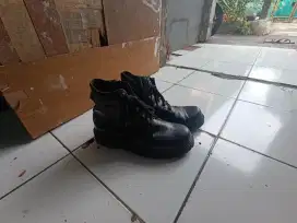 Sepatu pantopel