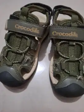 Sepatu anak second merk Crocodile