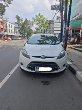 Mobil Ford Fiesta Tahun 2011 Automatic