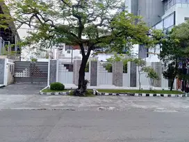 Dijual Rumah Mewah Pusat Kota BANGUNAN 2.5 LANTAI Selangkah ke TP Mall