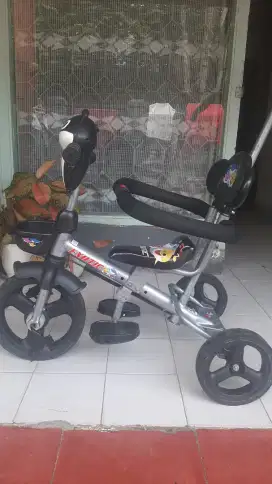 Sepeda anak kecil