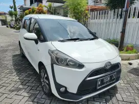 Toyota Sienta V MT 2016