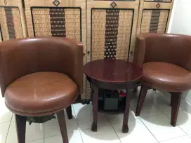2 kursi(bisa putar) + 1 meja tamu | diambil di Harapan Indah