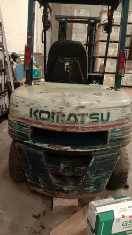 FORKLIFT KOMATSU 2,5 TON (2011)