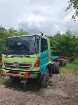 Hino FM 260 TI tahun 2000