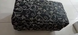 Banch sofa. Warna hitam