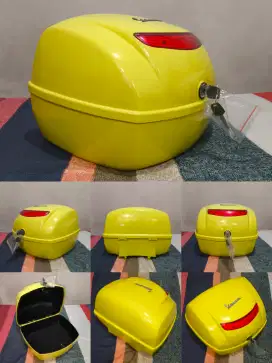 FOR SALE ORIGINAL TOP BOX VESPA LX