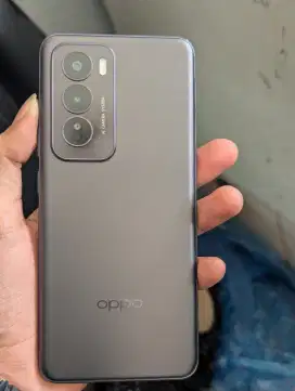 Oppo Reno 12 5G Ram 12+4/256GB Layar Lenkgung