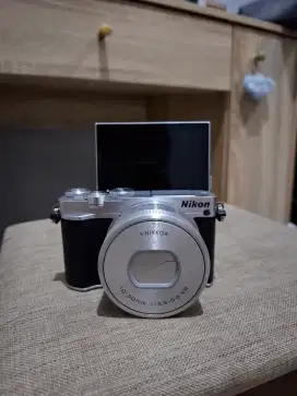 Nikon J5 Kit 10-30MM VR Wi-fi PAKET LENGKAP SIAP PAKAI