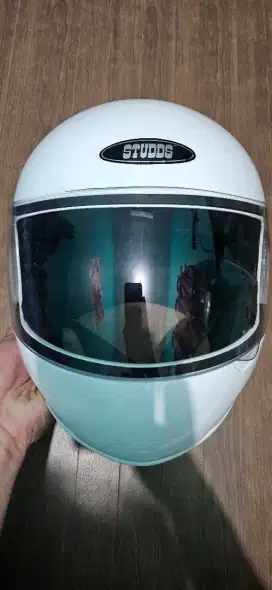 Helm STUDDS White, Cocok buat postur kecil