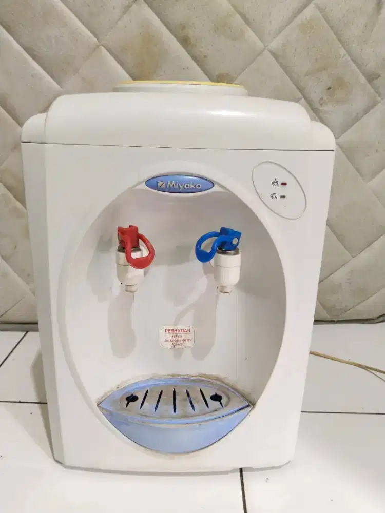 Dispenser galon atas merek miyako masih seperti baru