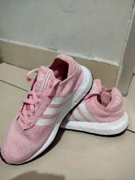 Sepatu Adidas original size 34 bagus banget
