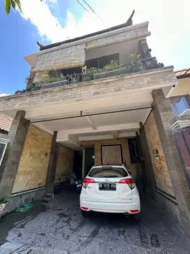 RUMAH SECOND SIAP HUNI DI JALAN TUKAD BALIAN RENON DENPASAR