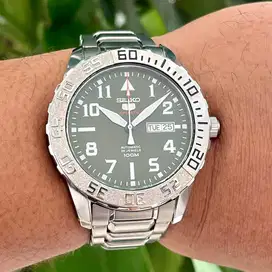Seiko Five Sport Pilot Green Automatic