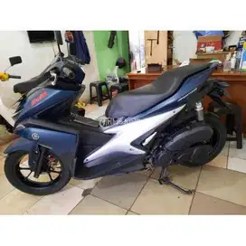 Yamaha aerox vavy blue