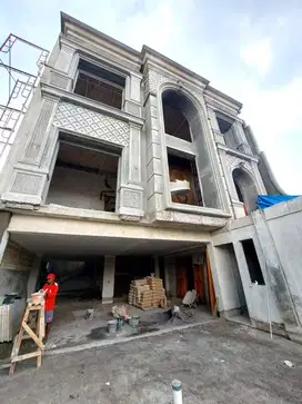 Rumah Super Mewah 3 Lantai di Banyuraden