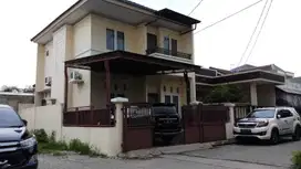 Rumah Hook di Perumahan Perumahan Gran Sutra Kota Bumi.