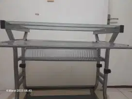 Meja belajar komputer kaca